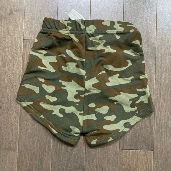 Portage and Main -Baby Girl Shorts - Picture 3 of 3